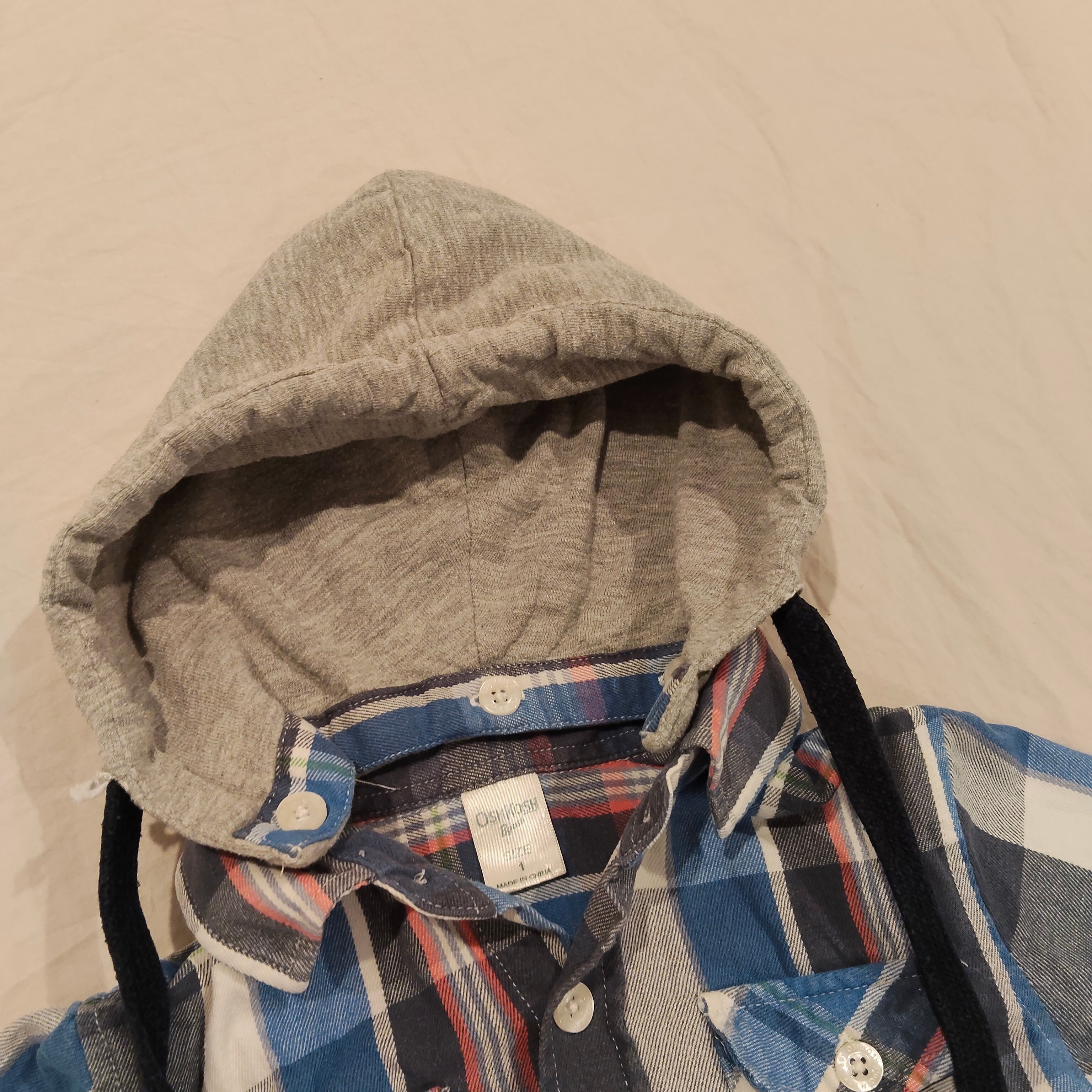 OSHKOSH B'gosh shirt size 1yr Boys Short Sleeve removable hood