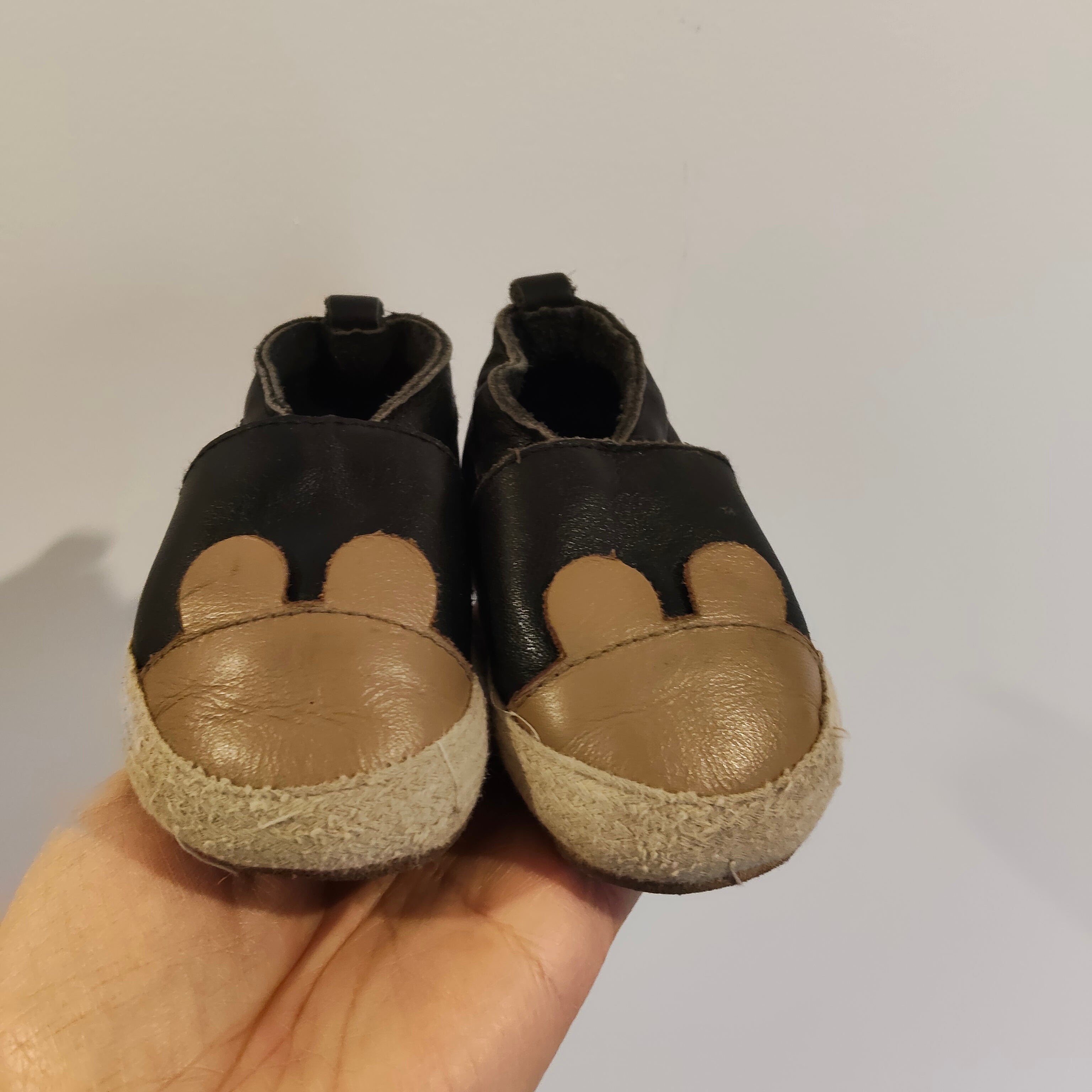 PRETTY BRAVE size M leather shoes 6-12M baby