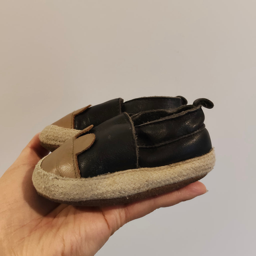 PRETTY BRAVE size M leather shoes 6-12M baby