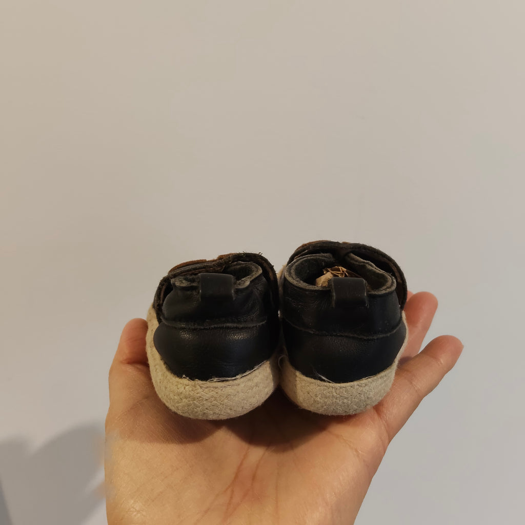 PRETTY BRAVE size M leather shoes 6-12M baby