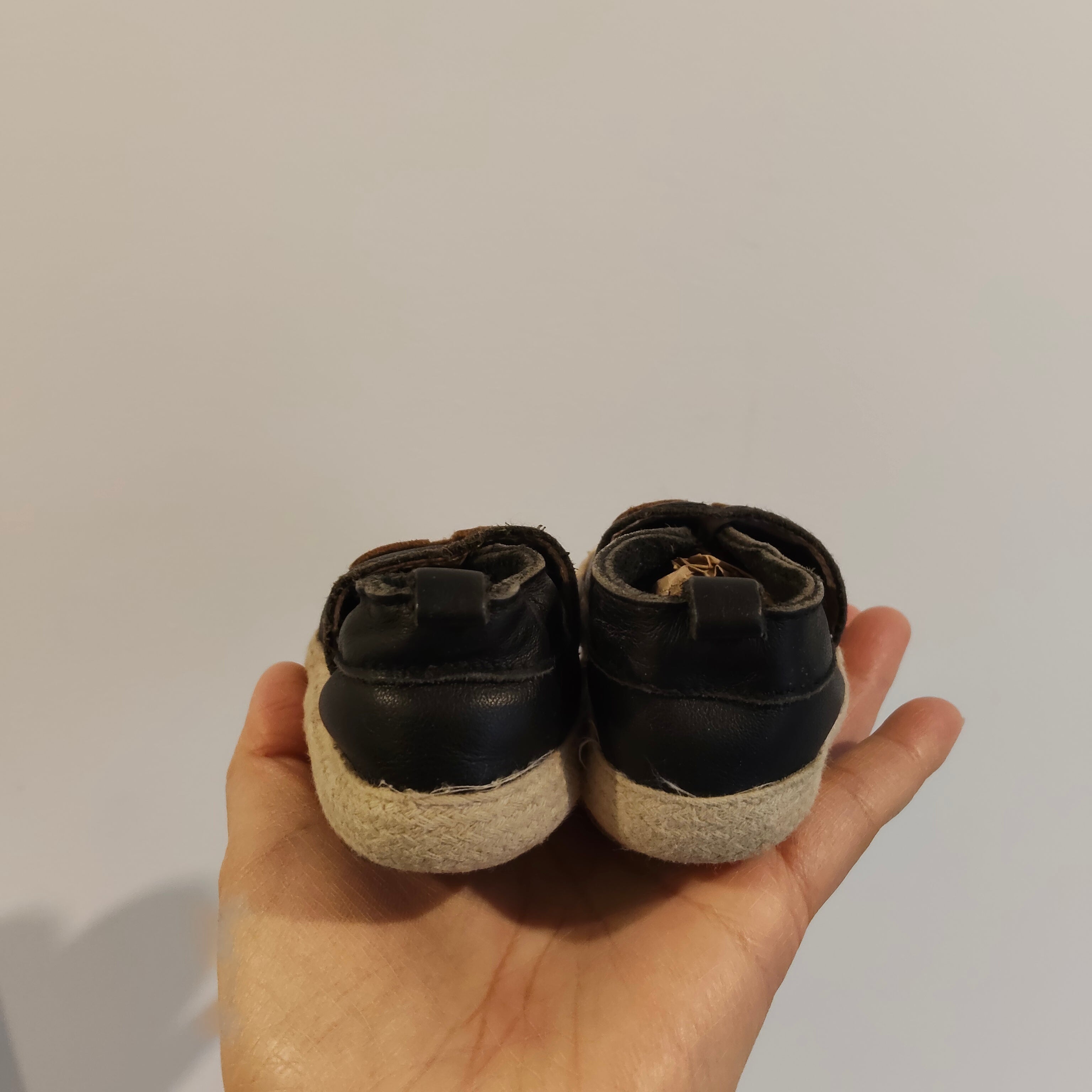PRETTY BRAVE size M leather shoes 6-12M baby