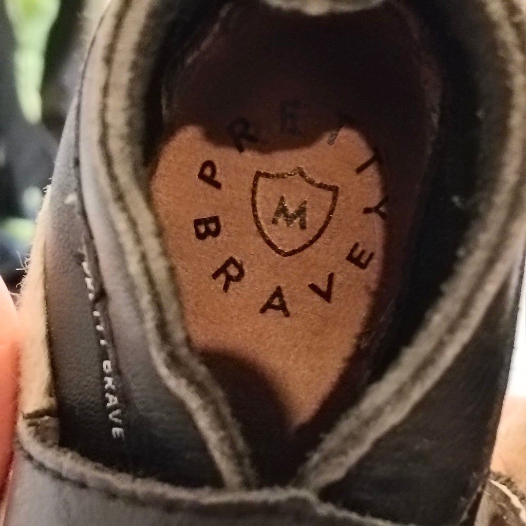 PRETTY BRAVE size M leather shoes 6-12M baby