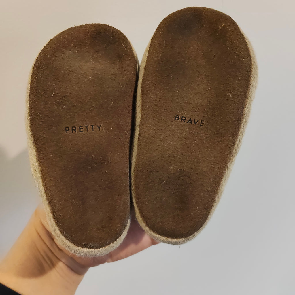 PRETTY BRAVE size M leather shoes 6-12M baby