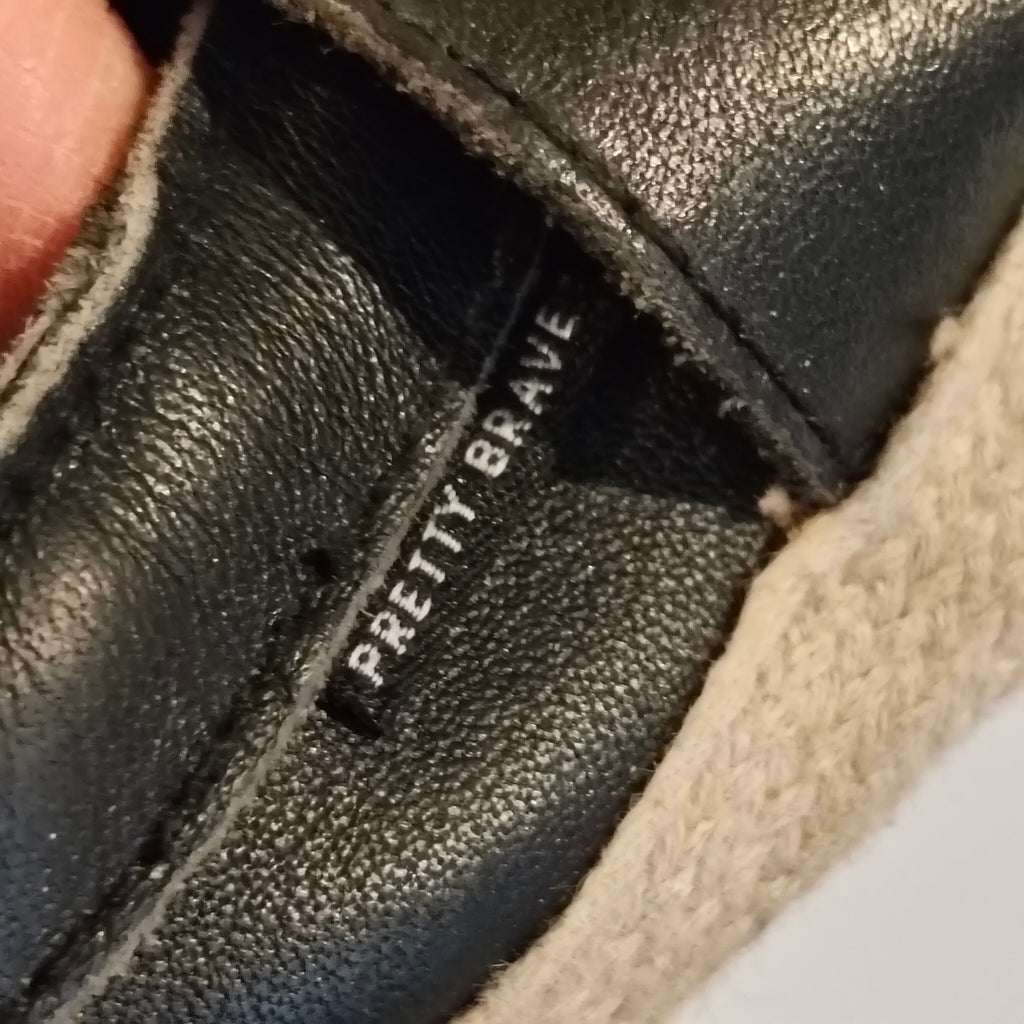 PRETTY BRAVE size M leather shoes 6-12M baby