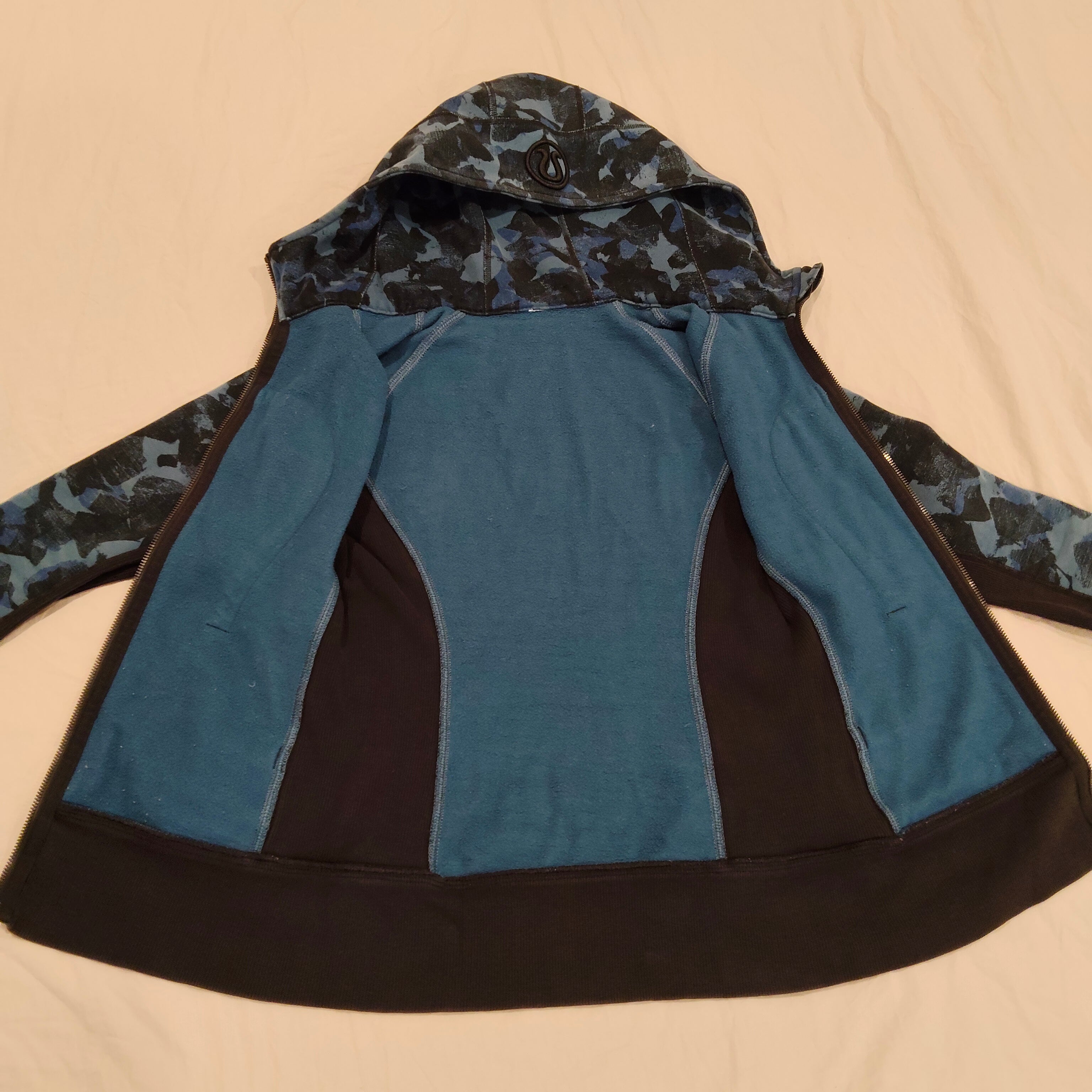 LULULEMON Scuba Hoodie size 4 Lulu (size 8 NZ) Women