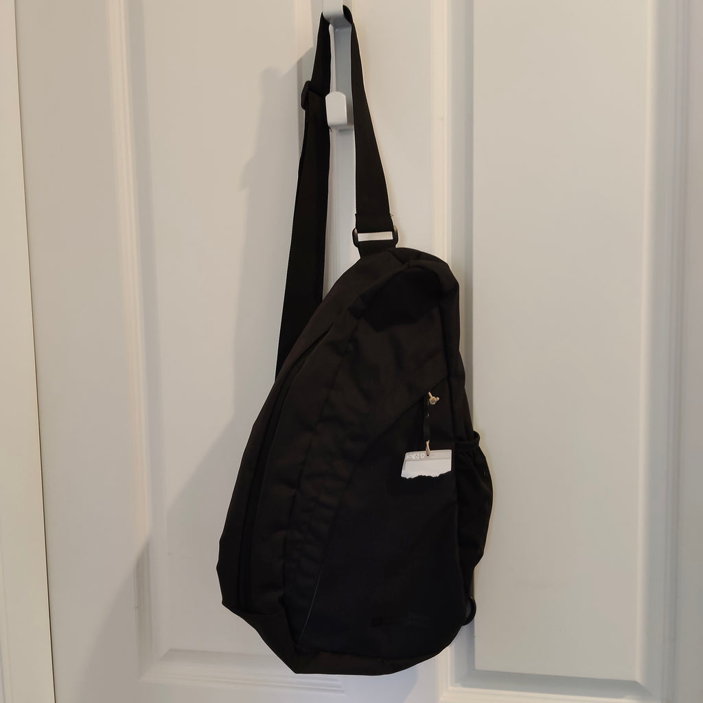 New MOUNTAIN WAREHOUSE Classic 8L Sling Bag