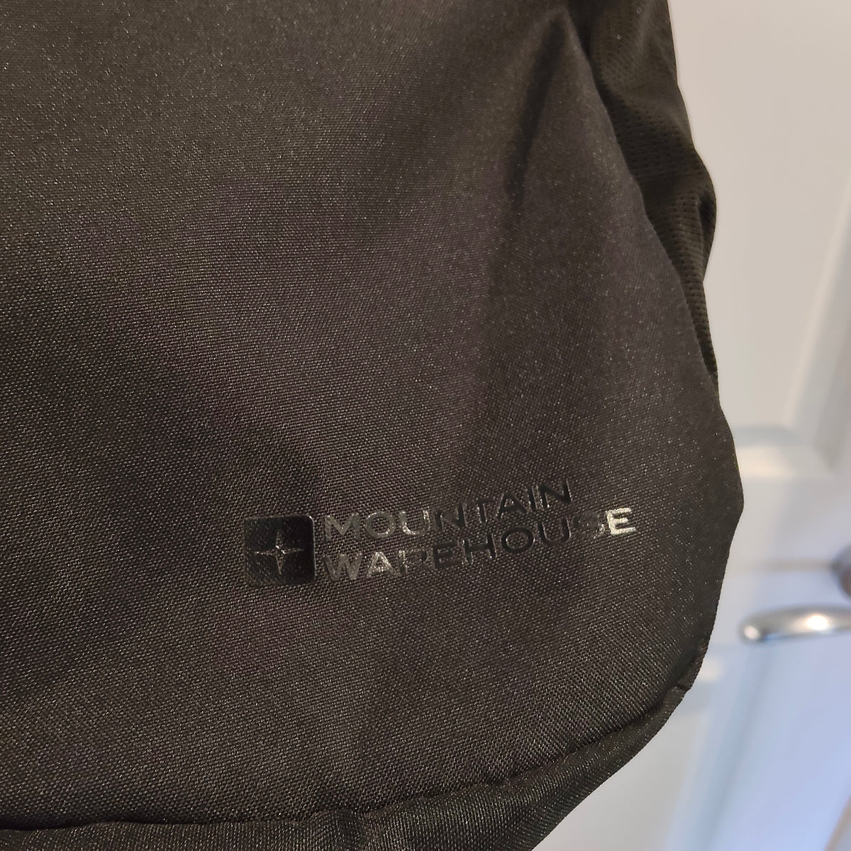 New MOUNTAIN WAREHOUSE Classic 8L Sling Bag
