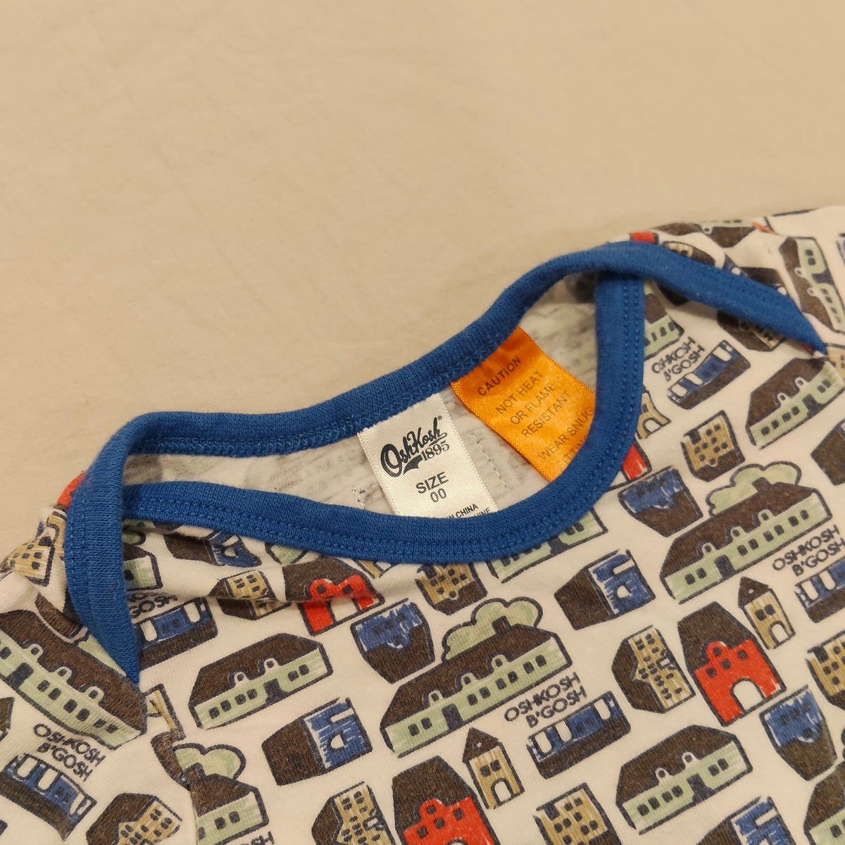 OSHKOSH bodysuit size 3-6M Baby 'house and village'