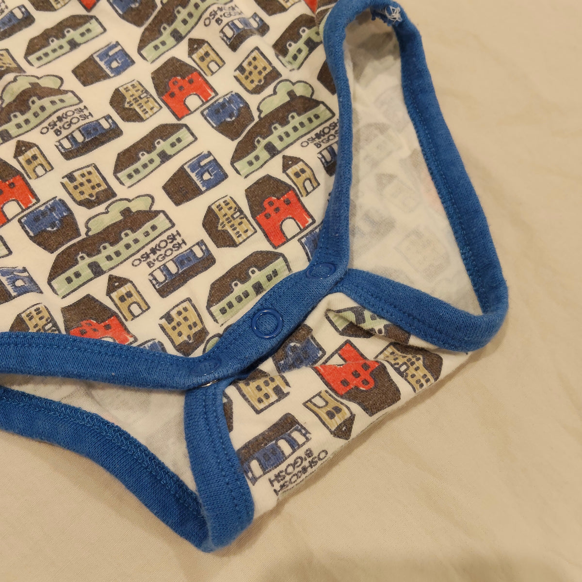 OSHKOSH bodysuit size 3-6M Baby 'house and village'