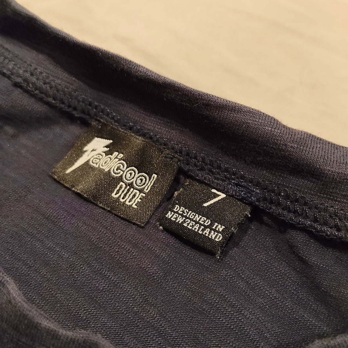 RADICOOL DUDE Top Size 7 Long Sleeve 'Life is out there'