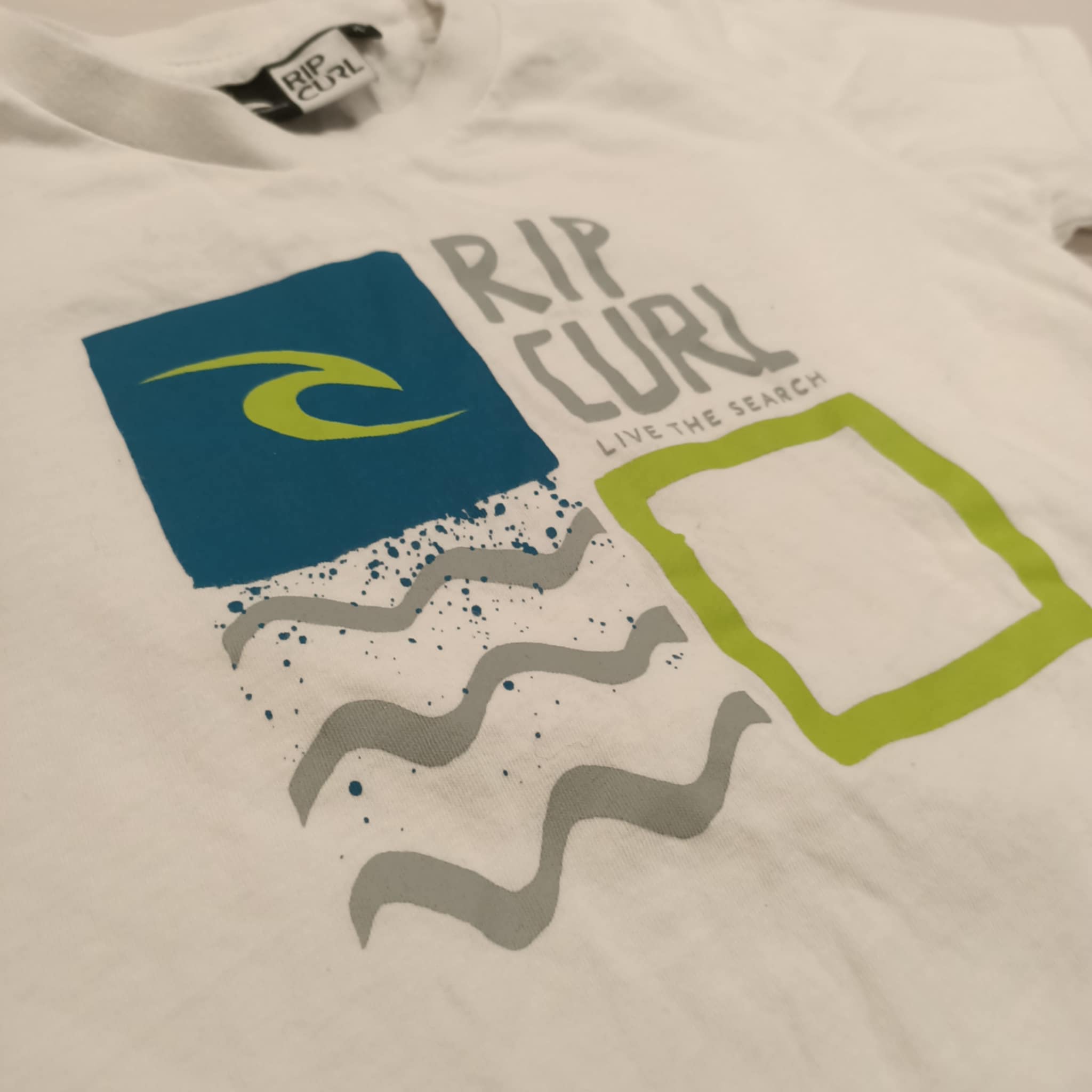 RIPCURL tee size 3-4y white short sleeve