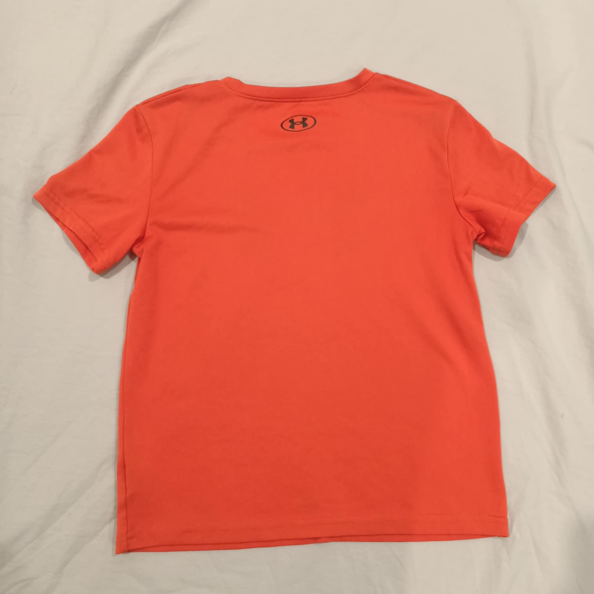 UNDER AMOUR tee size 7 boys short sleeve orange