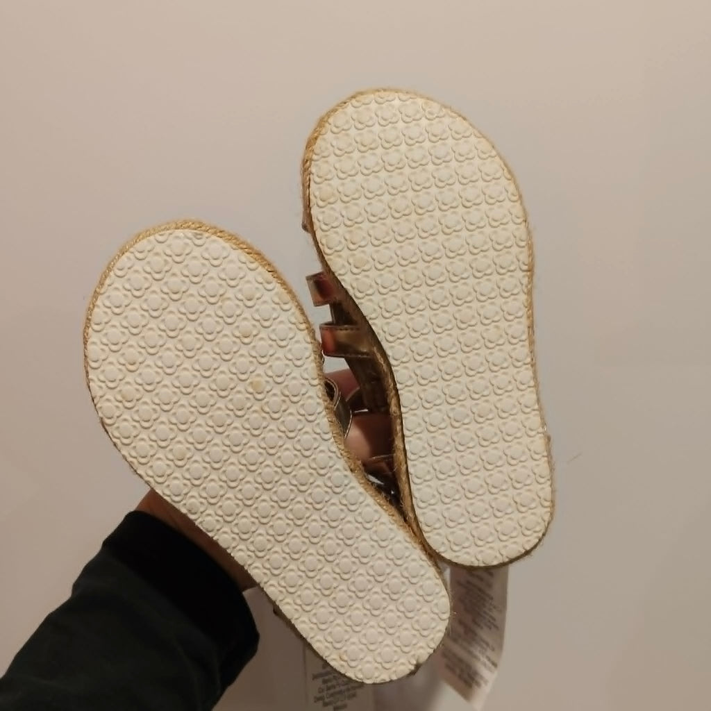 New PUMPKIN PATCH gold sandals size 9 girls