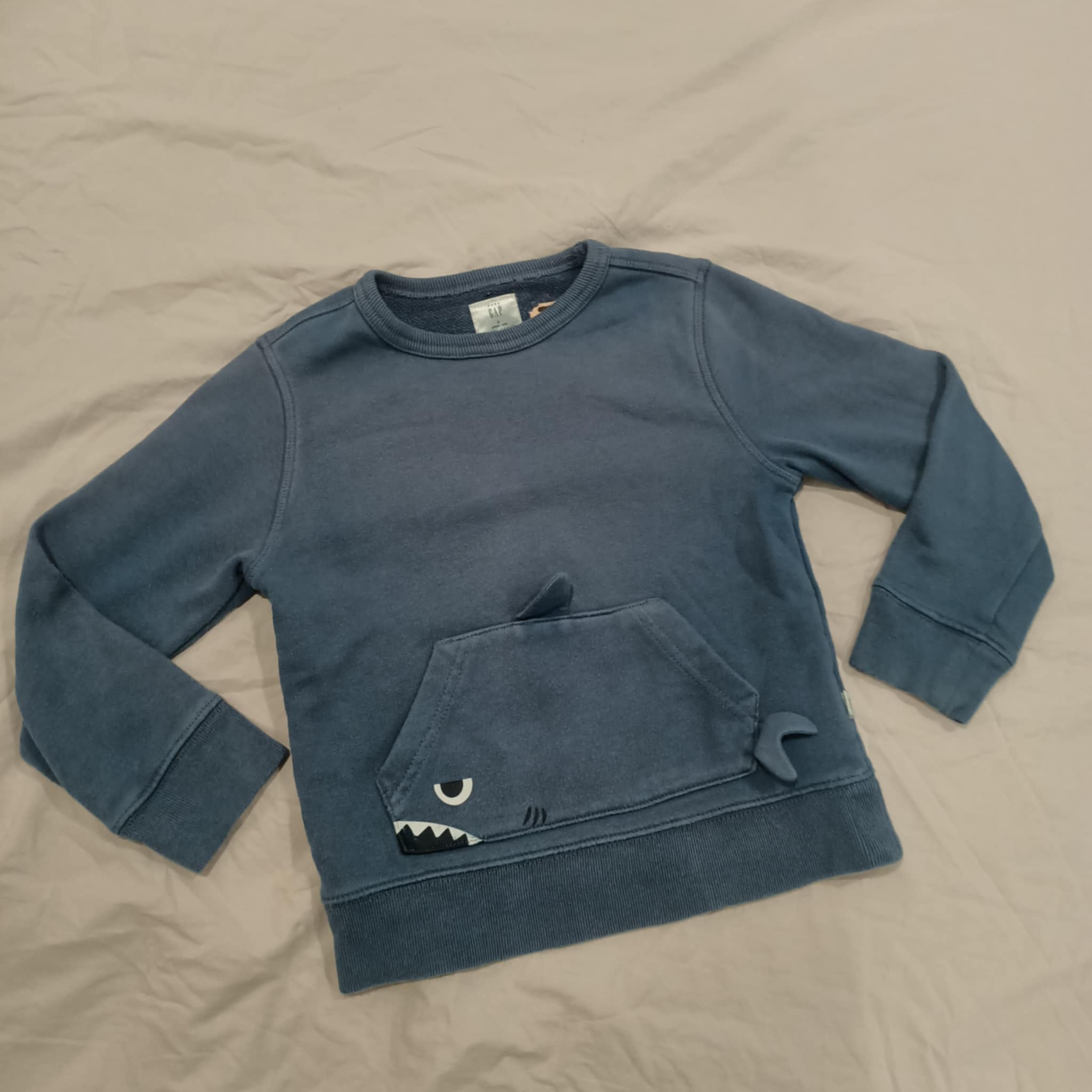 GAP jumper size 5 boys dark blue Shark