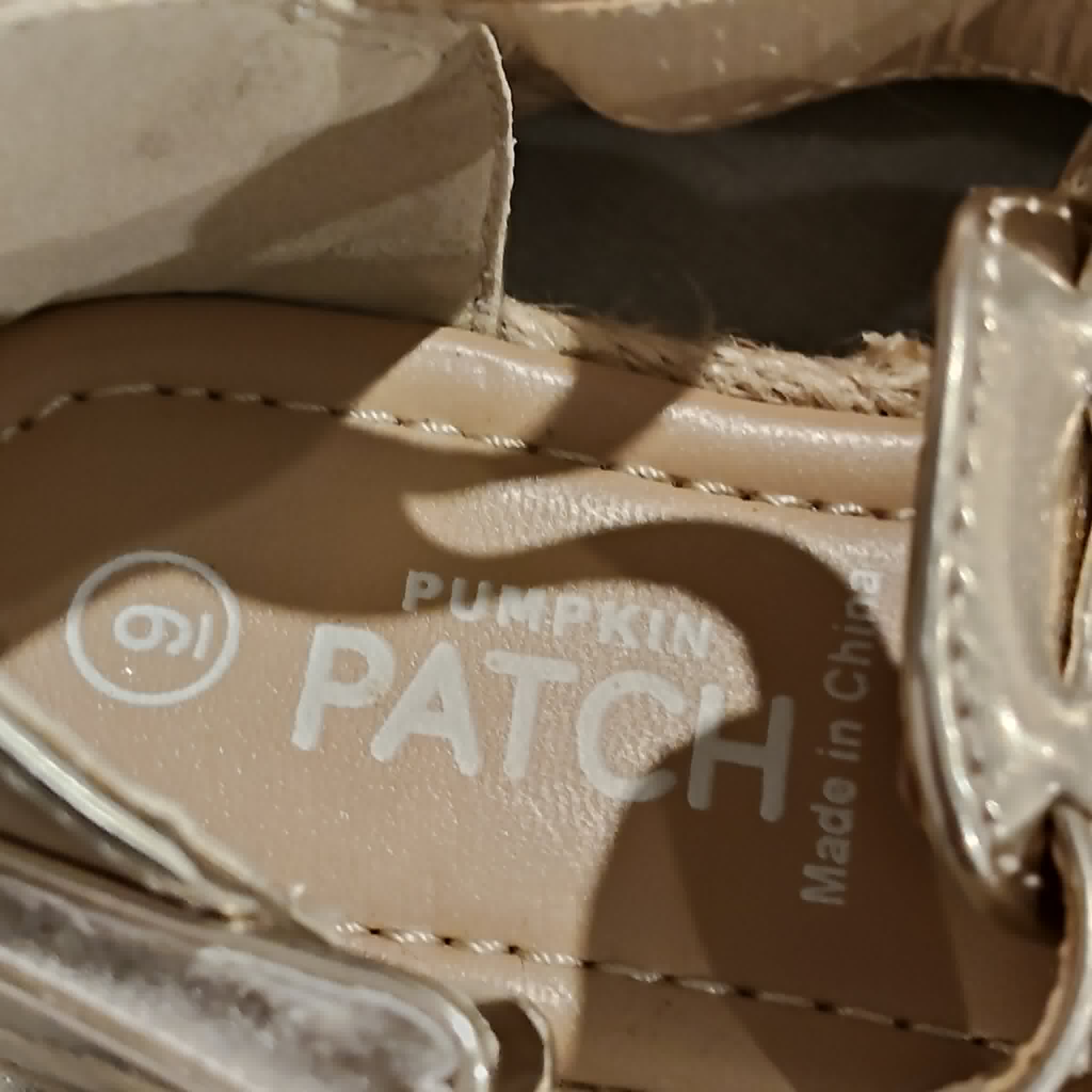 New PUMPKIN PATCH gold sandals size 9 girls