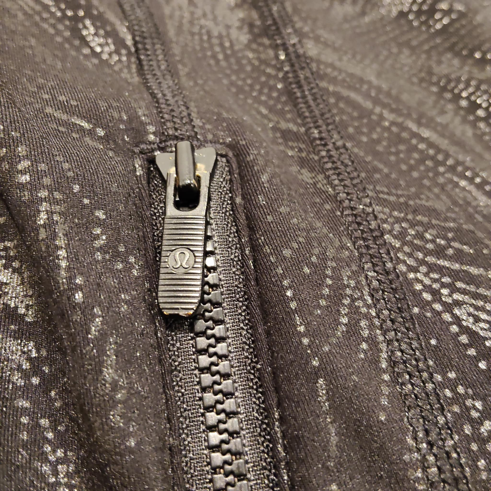 LULULEMON Defined Jacket Shine size 8 Lulu (size 12 NZ)