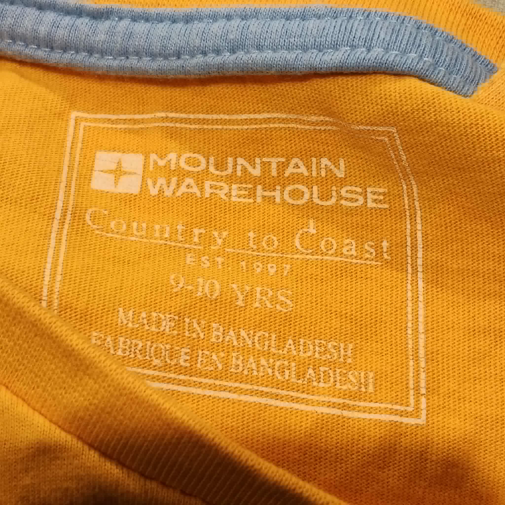 MOUTAIN WAREHOUSE tee size 9-10yrs boys short sleeve
