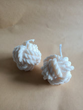 Load image into Gallery viewer, Wool Yarn Ball Soy Candle
